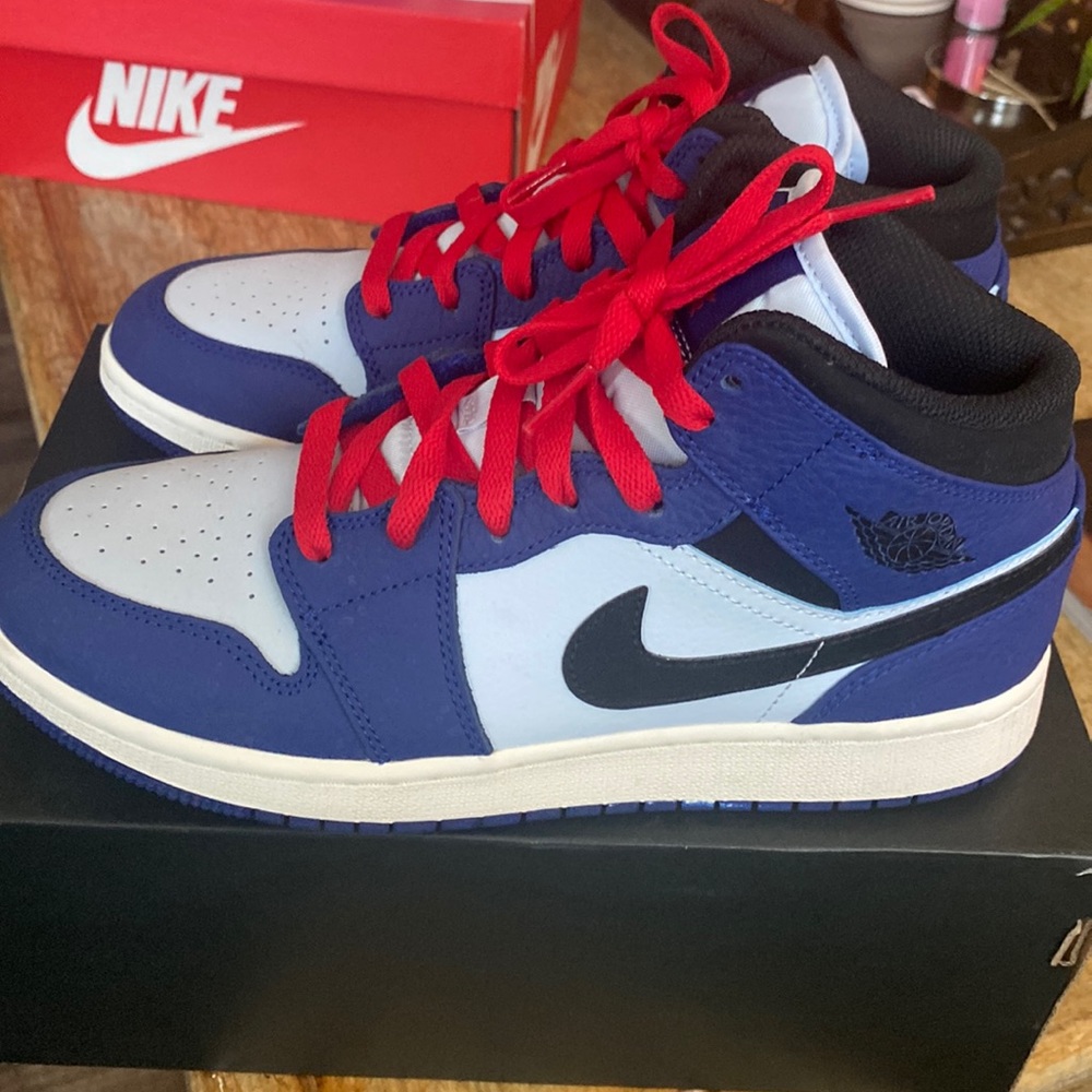 Boys Air Jordan Mid deep royal blue never worn with box size 7